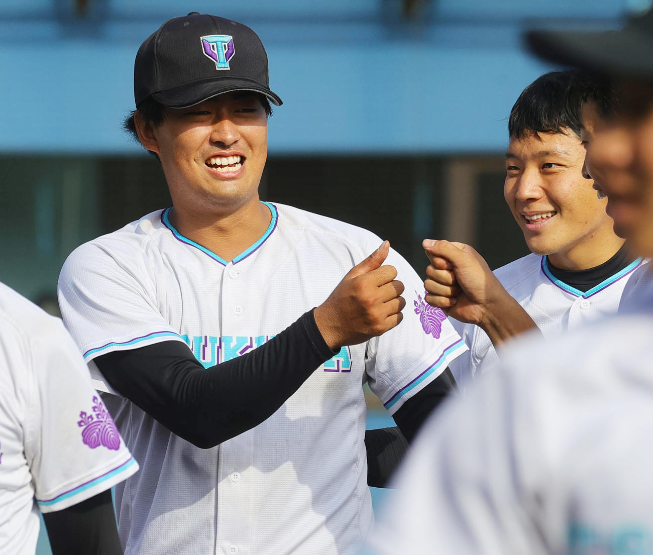 武蔵大対筑波大　先発し勝利投手となり喜ぶ筑波大・西舘（撮影・野上伸悟）