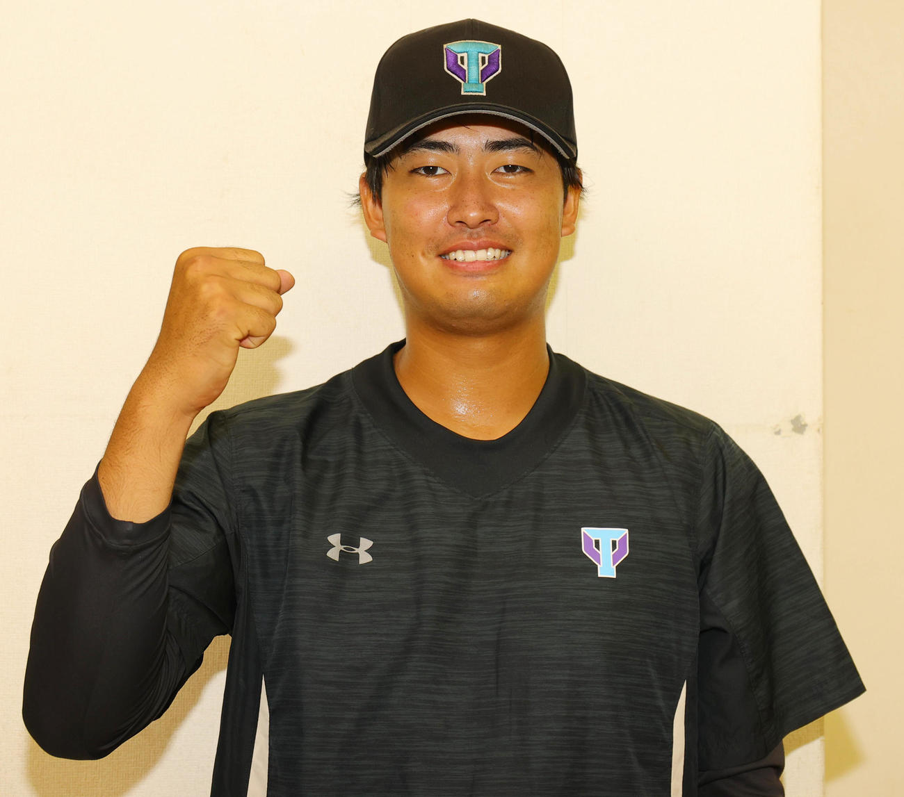 武蔵大対筑波大　先発し勝利投手となり喜ぶ筑波大・西舘（撮影・野上伸悟）