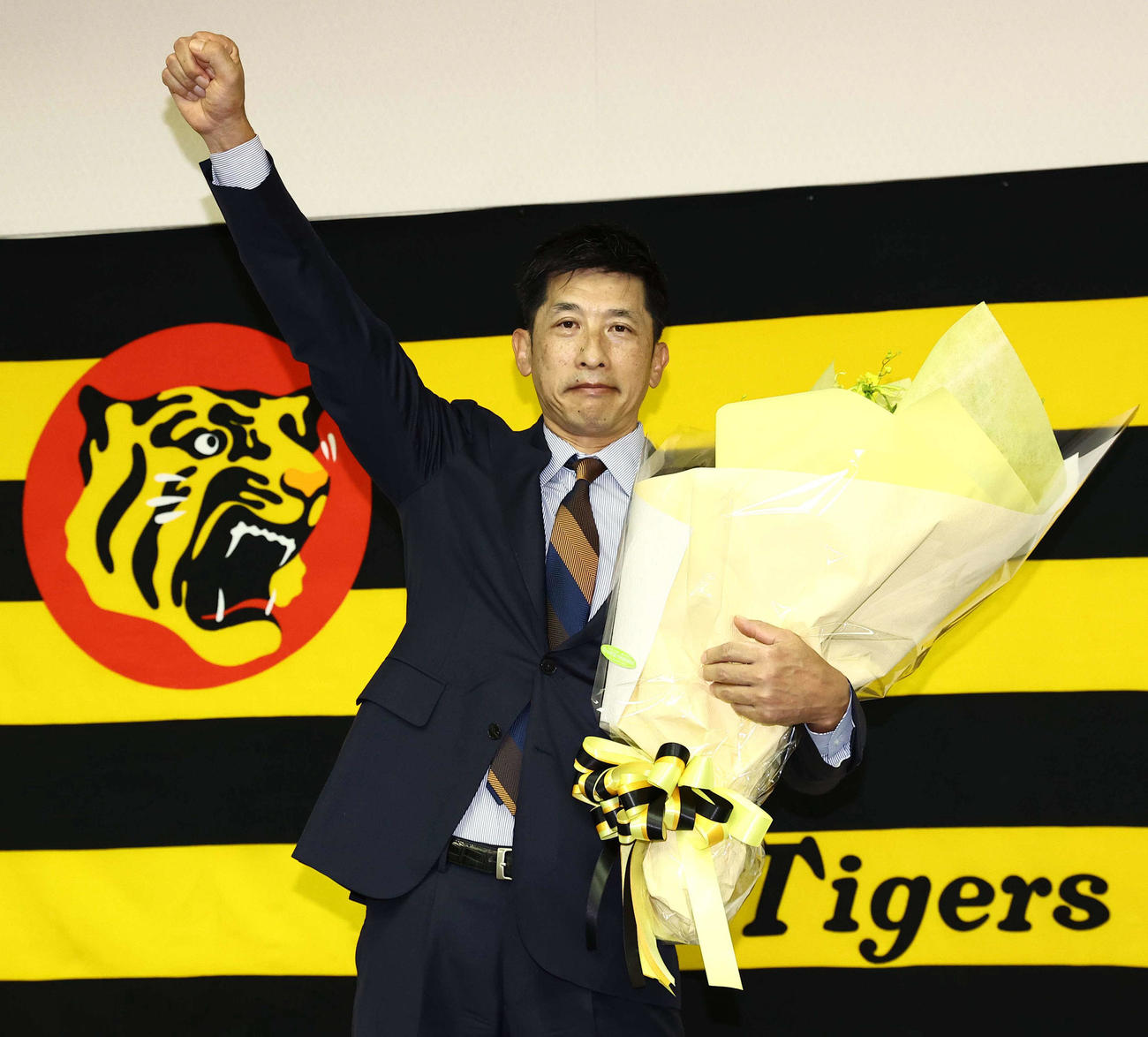 退任会見で矢野ガッツを見せる阪神矢野監督（撮影・上田博志）