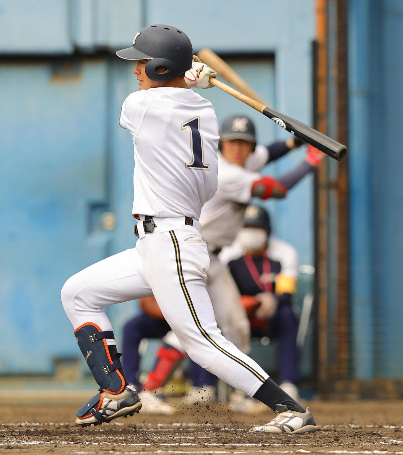 筑波大対武蔵大　7回裏武蔵大無死、右前打を放つ松下（撮影・野上伸悟）