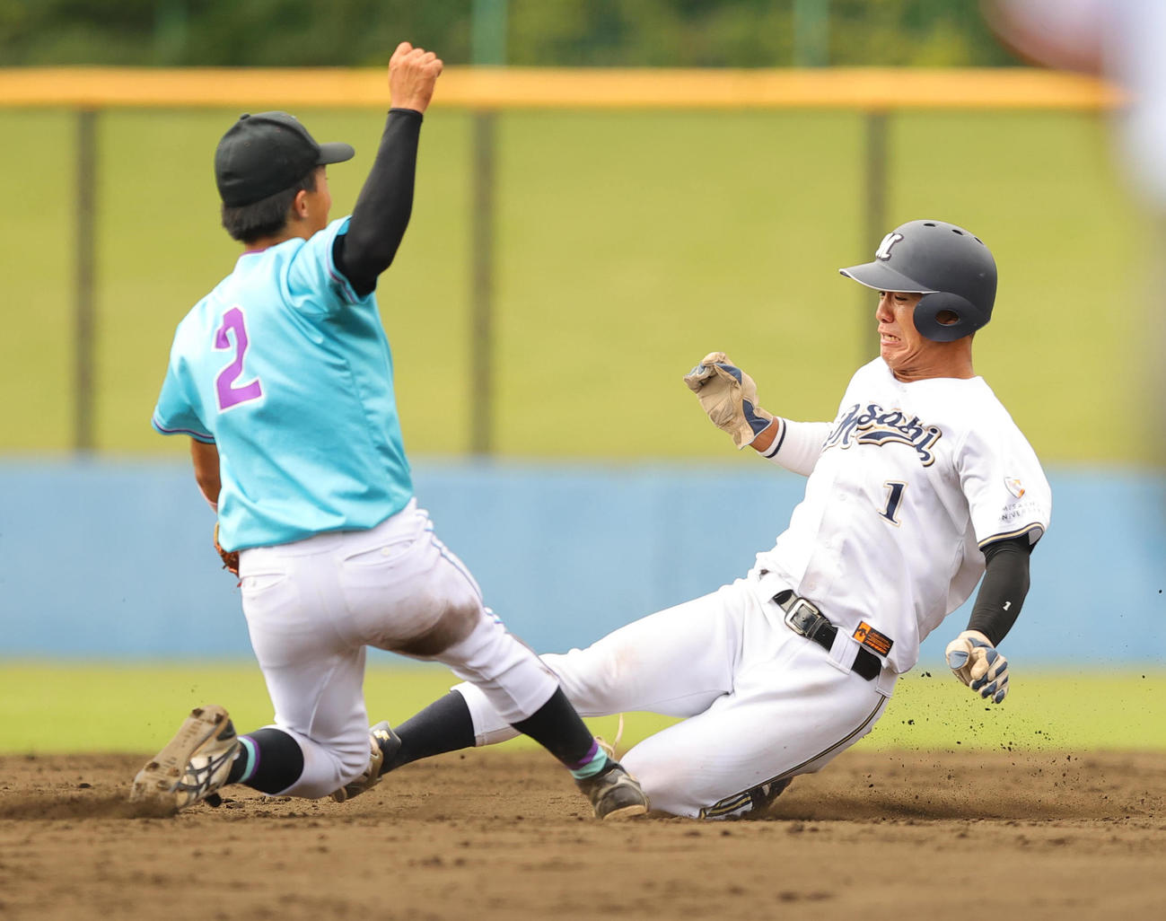 筑波大対武蔵大　7回裏武蔵大無死一塁、林田の三振の時に二盗を成功させる松下（撮影・野上伸悟）