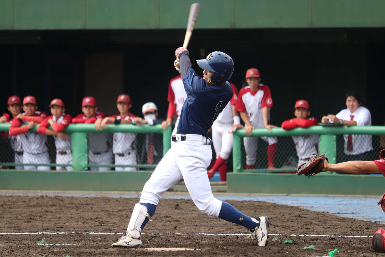 4打数2安打といずれも得点に絡む安打を放った創価大・門脇（撮影・保坂淑子）