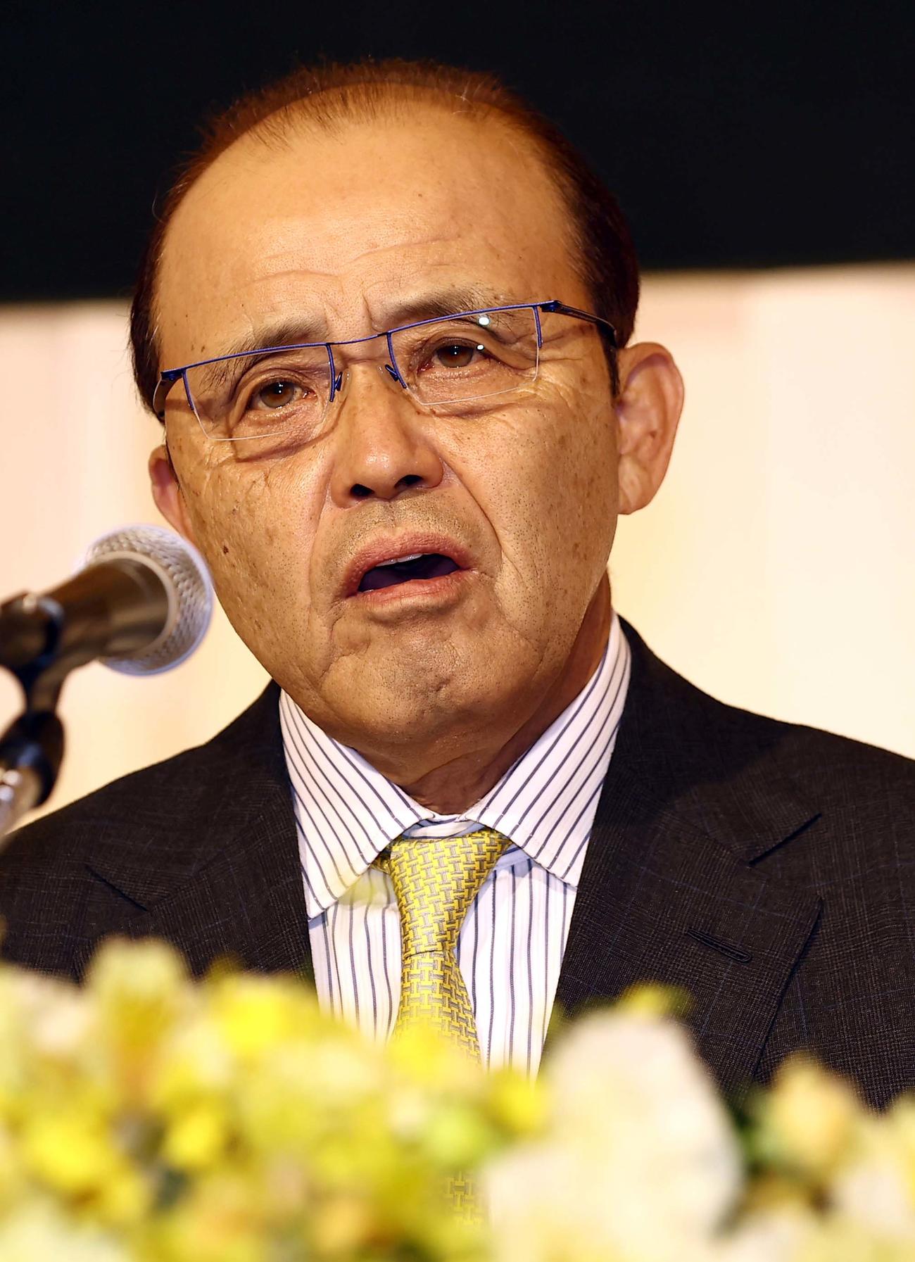 就任会見で意気込みを話す阪神タイガース岡田新監督（撮影・上田博志）