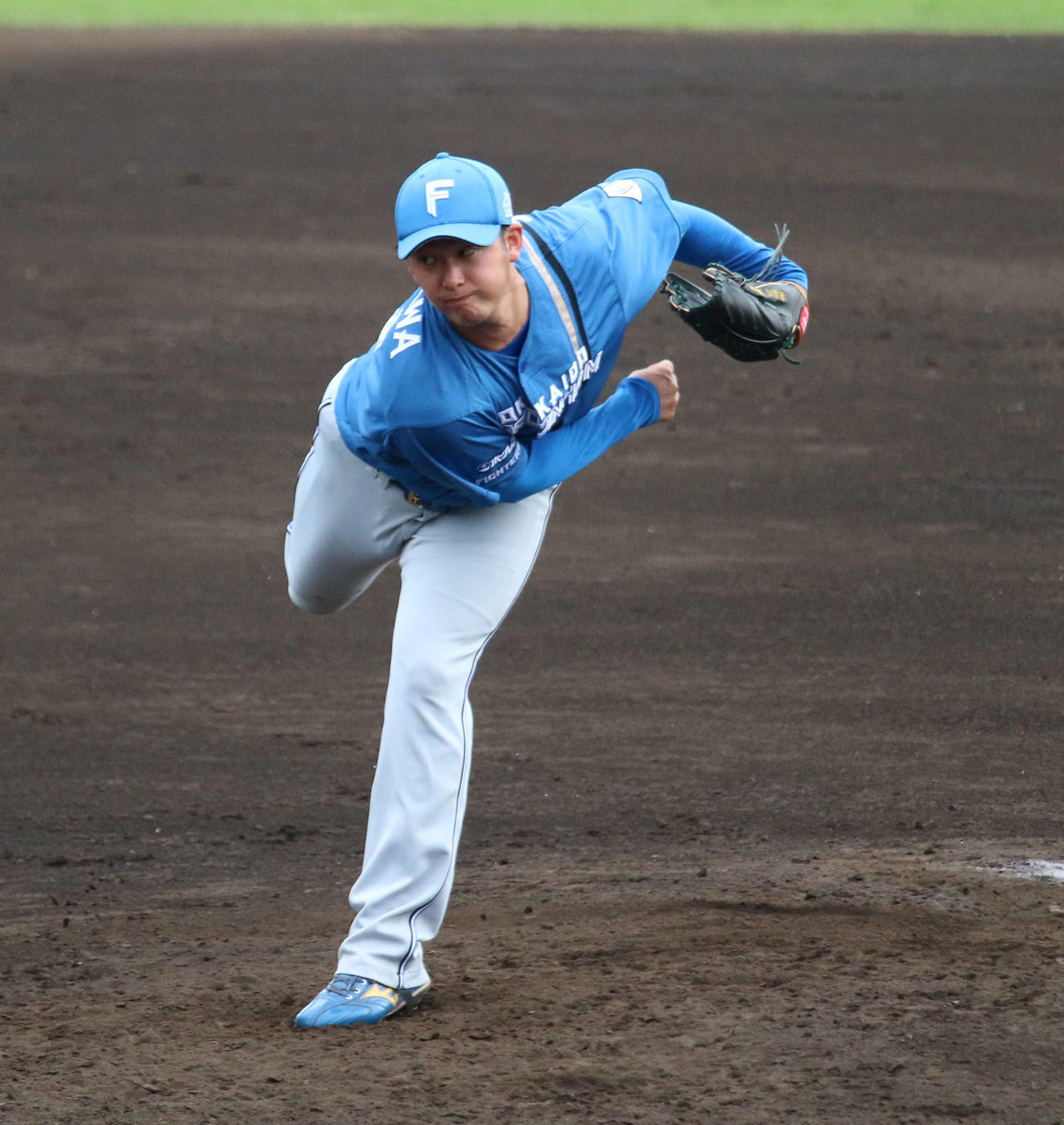 フェニックスリーグ・ヤクルト戦で8回に登板し、3者凡退で抑えた日本ハム長谷川凌（撮影・木下大輔）