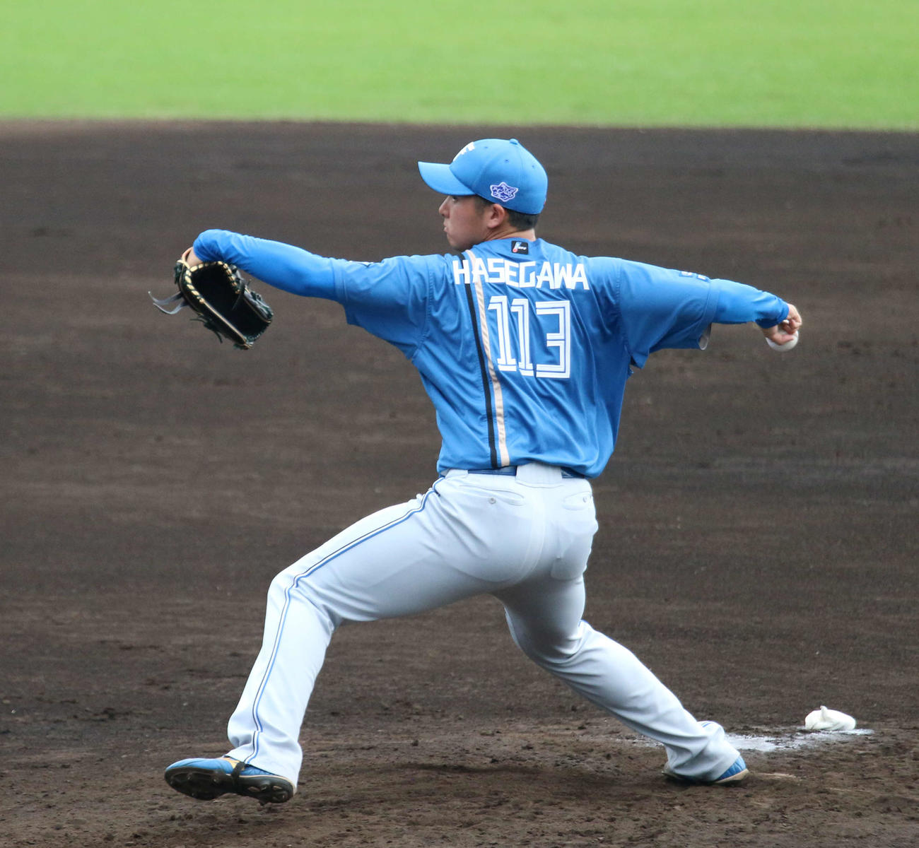 フェニックスリーグ・ヤクルト戦で8回に登板し、3者凡退で抑えた日本ハム長谷川凌（撮影・木下大輔）