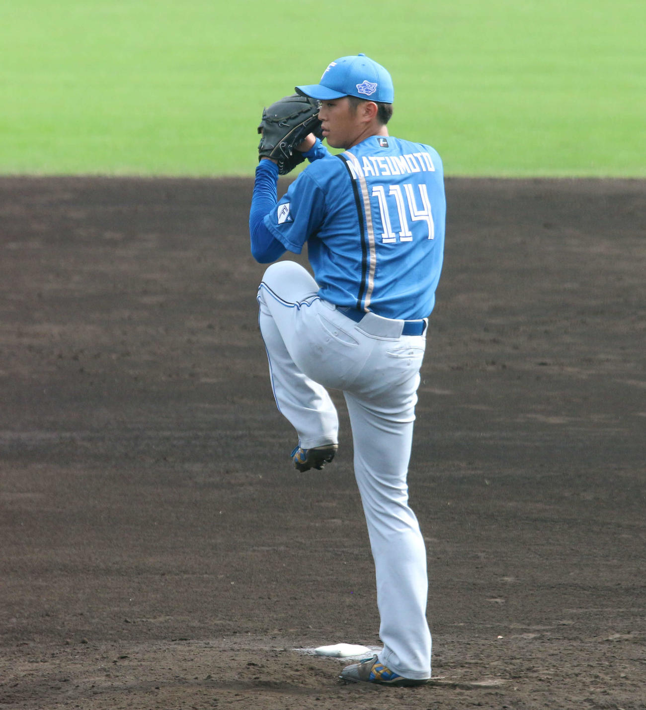 フェニックスリーグ・ヤクルト戦で5回に登板し、3者凡退で抑えた日本ハム松本遼（撮影・木下大輔）
