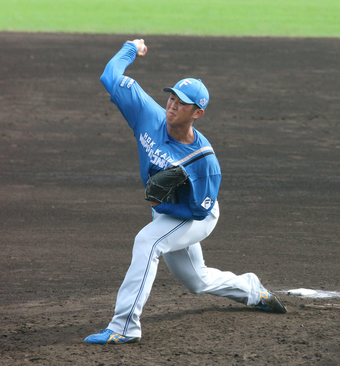 フェニックスリーグ・ヤクルト戦で5回に登板し、3者凡退で抑えた日本ハム松本遼（撮影・木下大輔）