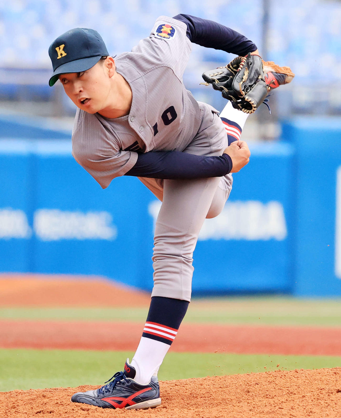 明大対慶大　6回表明大の攻撃途中から登板した橋本達（撮影・浅見桂子）