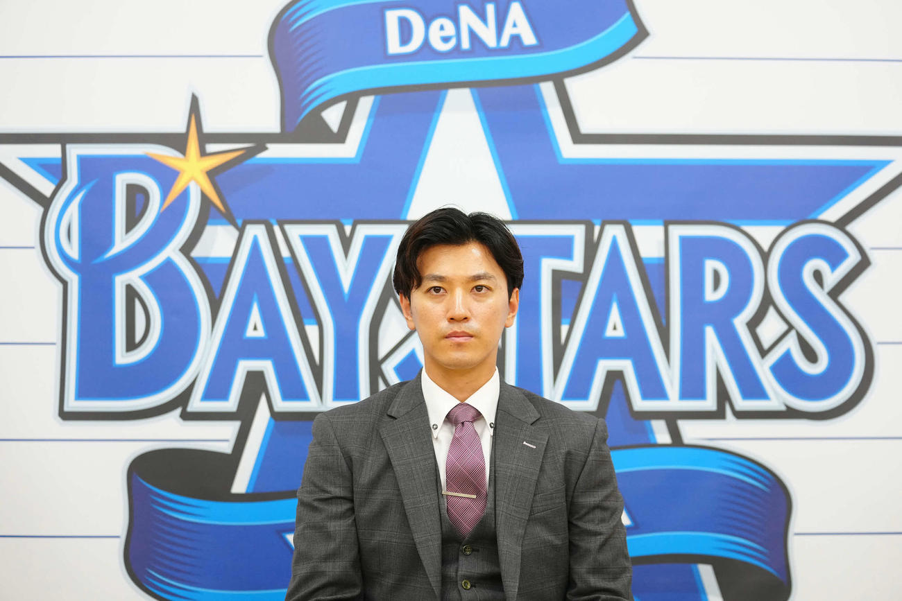 契約更改を終え質問に答えるDeNA関根大気（代表撮影）