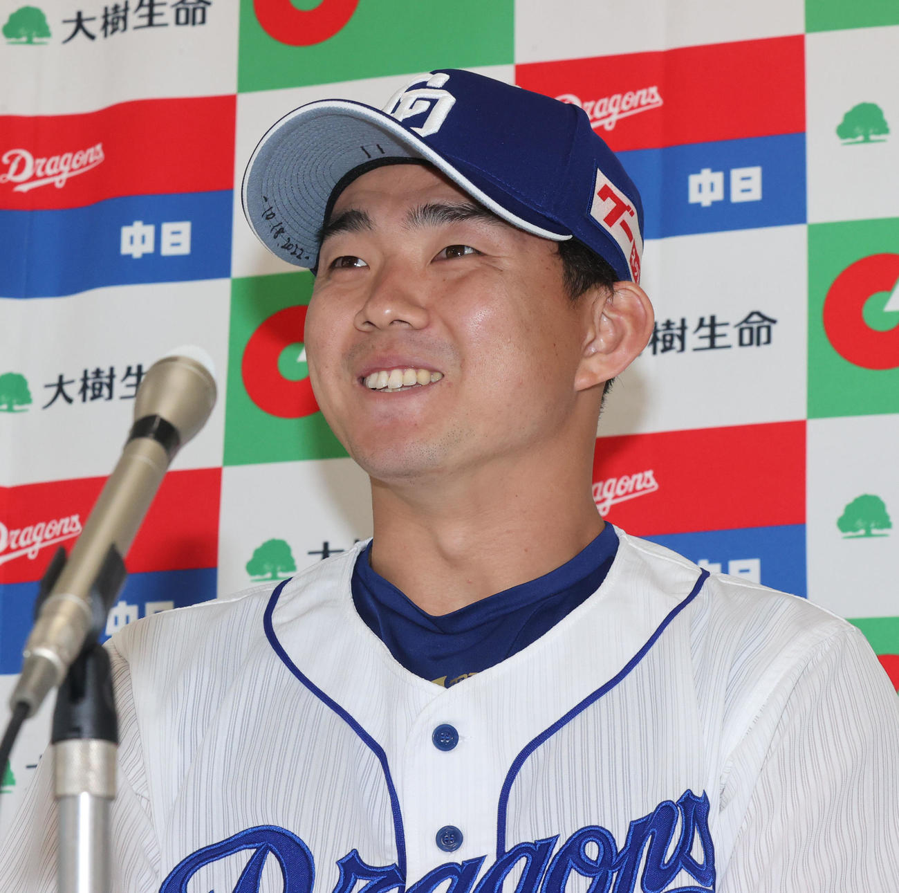 大樹生命月間MVP賞を受賞し会見する中日小笠原慎之介