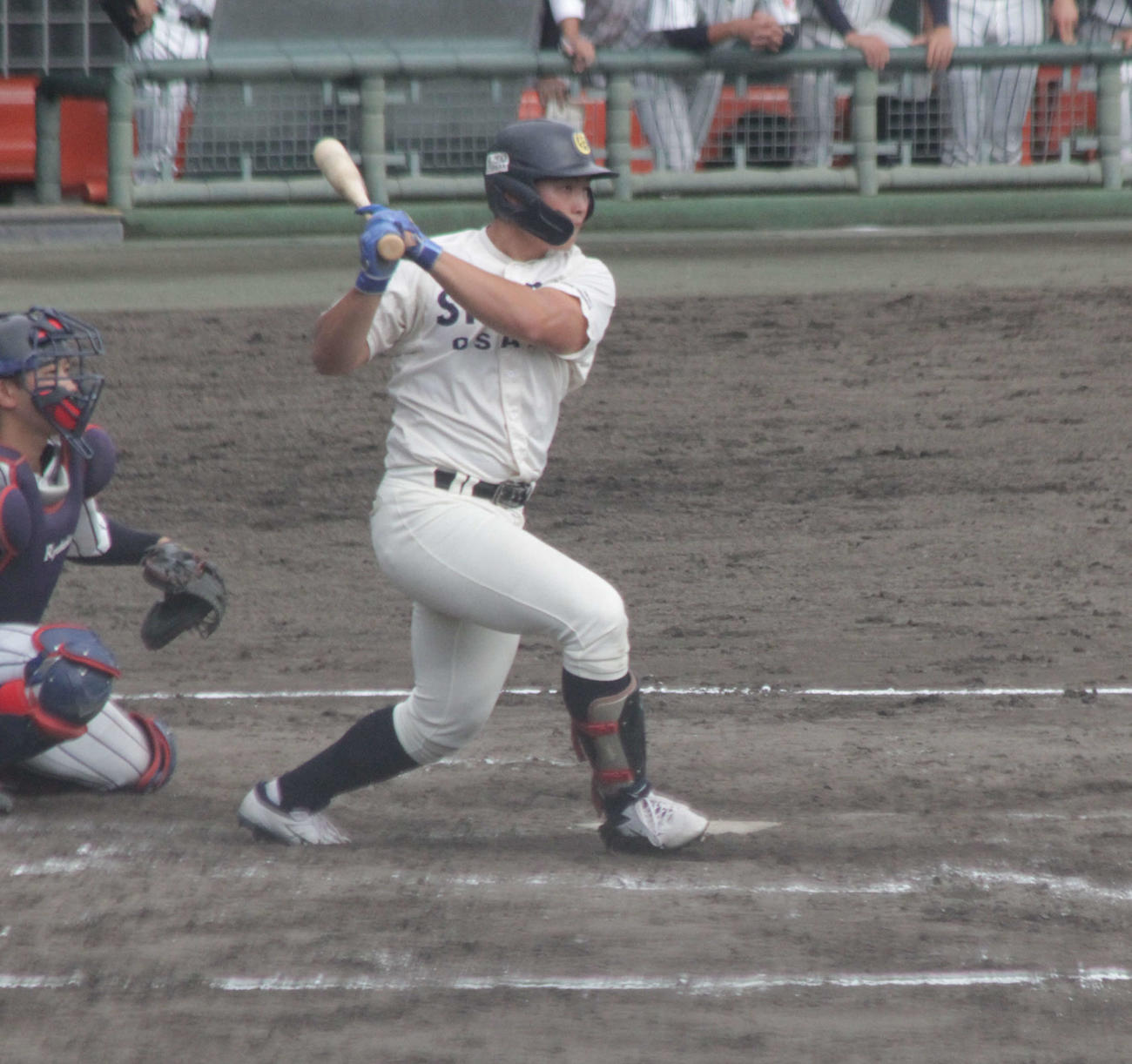 大商大対龍谷大　プロ注目の大商大・犬飼慶樹外野手は4回、右前打を放った（撮影・酒井俊作）