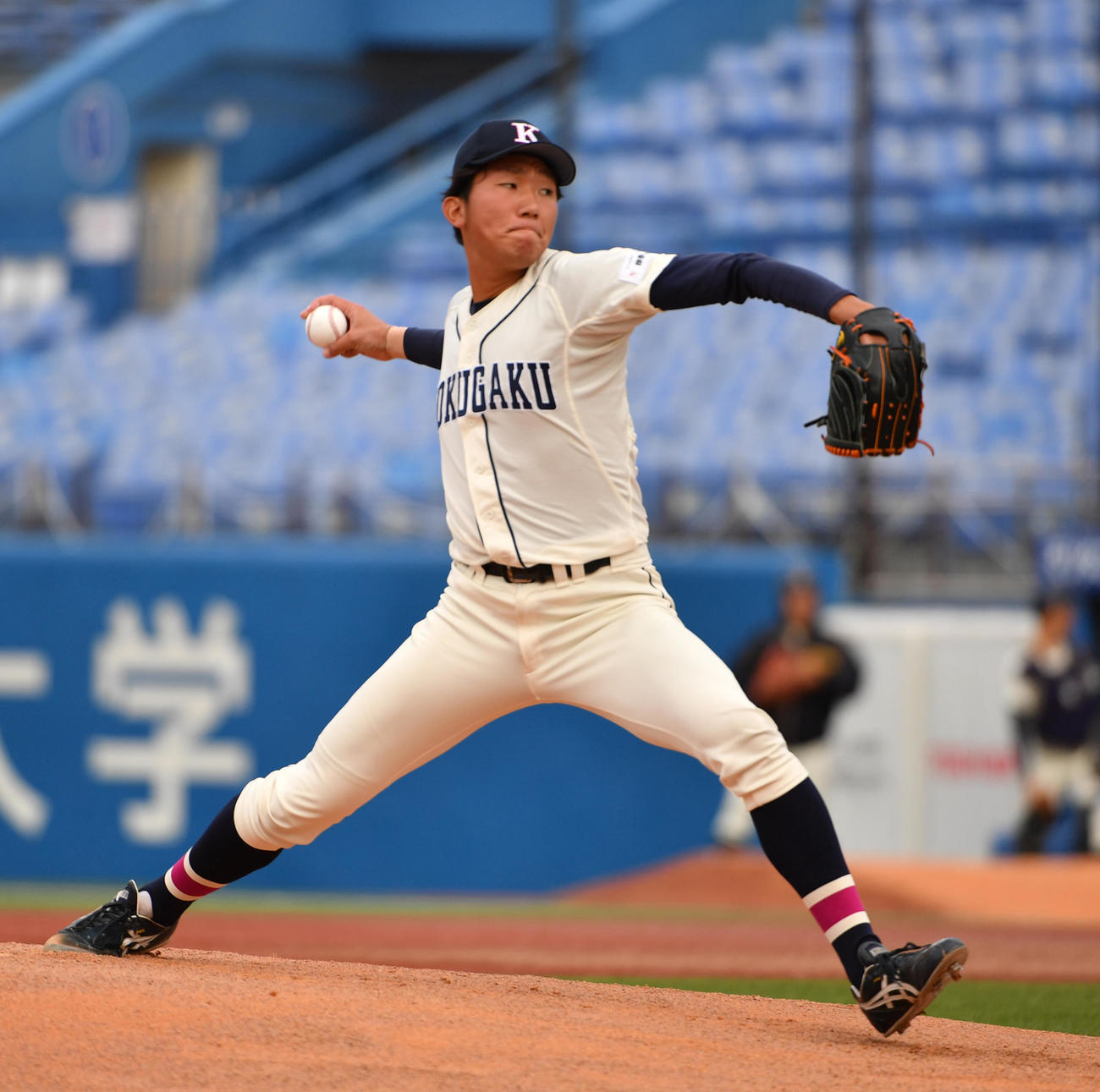 亜大対国学院大　先発した国学院大・田中千（撮影・柴田隆二）