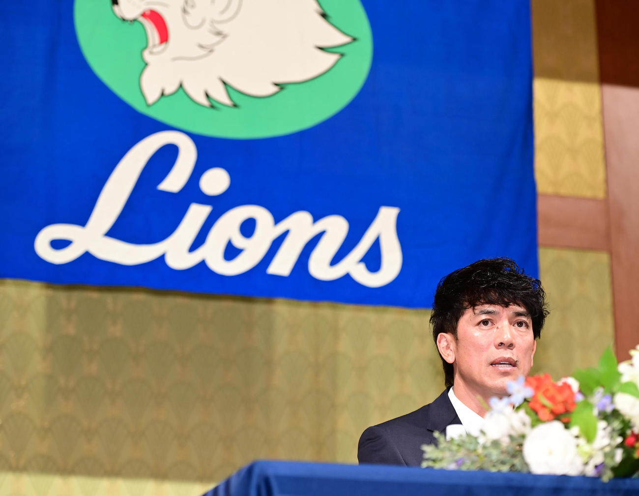 就任会見に臨む西武松井新監督（撮影・小沢裕）　