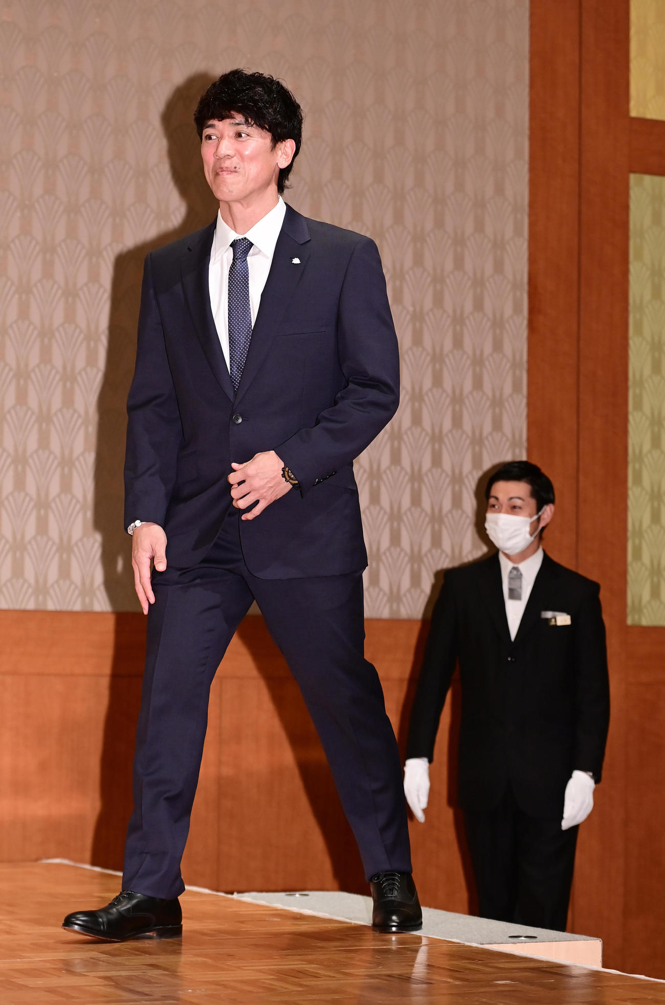 就任会見に臨む西武松井新監督（撮影・小沢裕）　