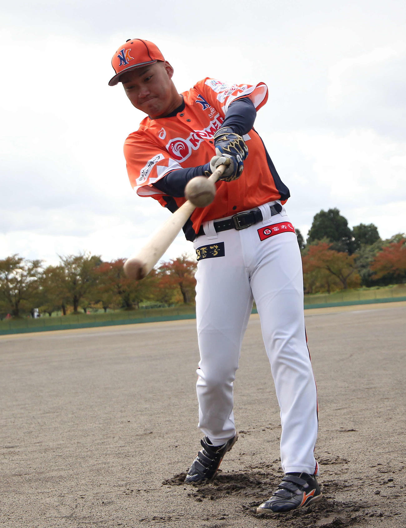 ドラフト前日もティー打撃に励む小池