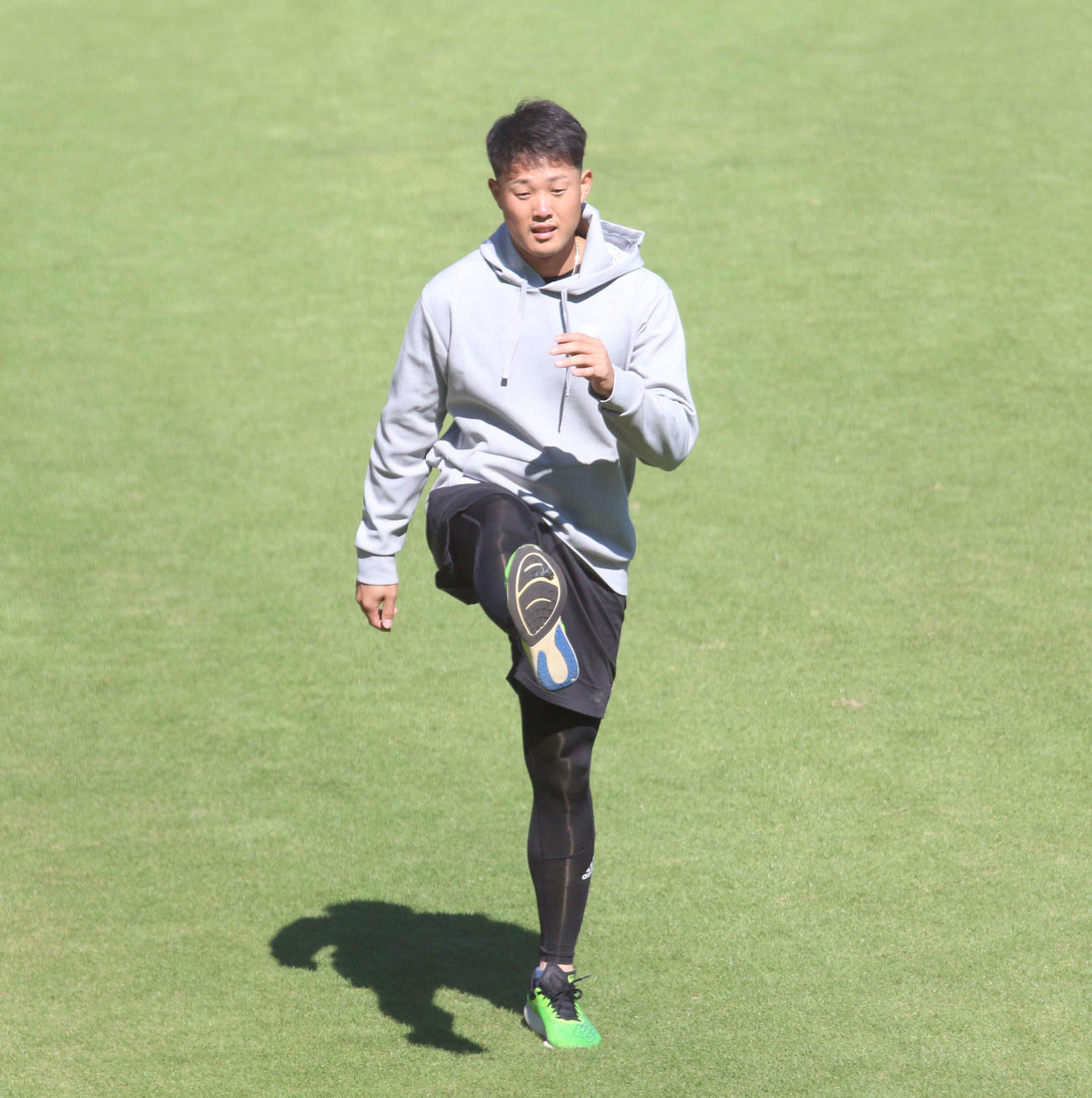 千葉・鎌ケ谷にある日本ハムの2軍施設で自主練習を行った阪神高浜（撮影・木下大輔）