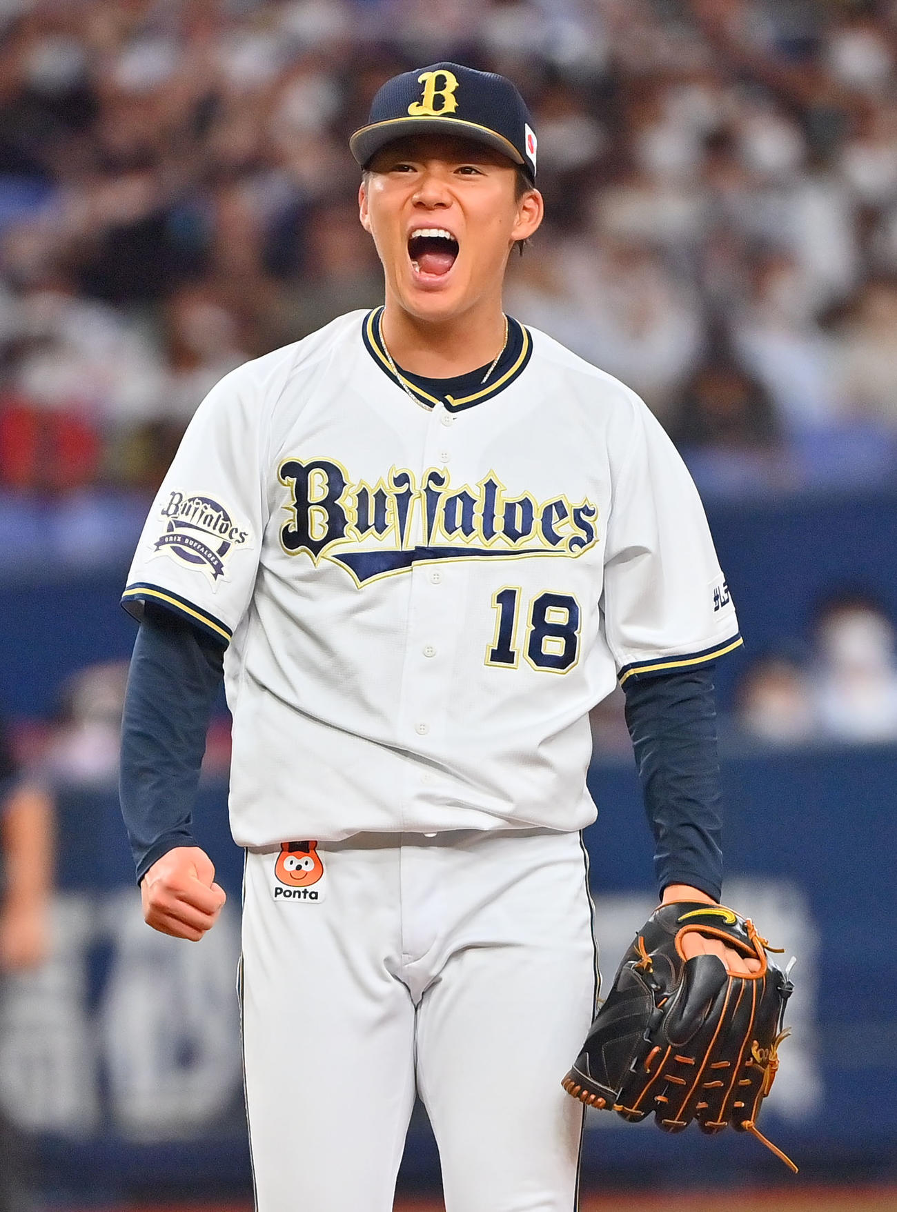 9月17日、ソフトバンク戦で最後の打者柳田を三振に仕留めて完封勝利を挙げほえるオリックス山本由伸