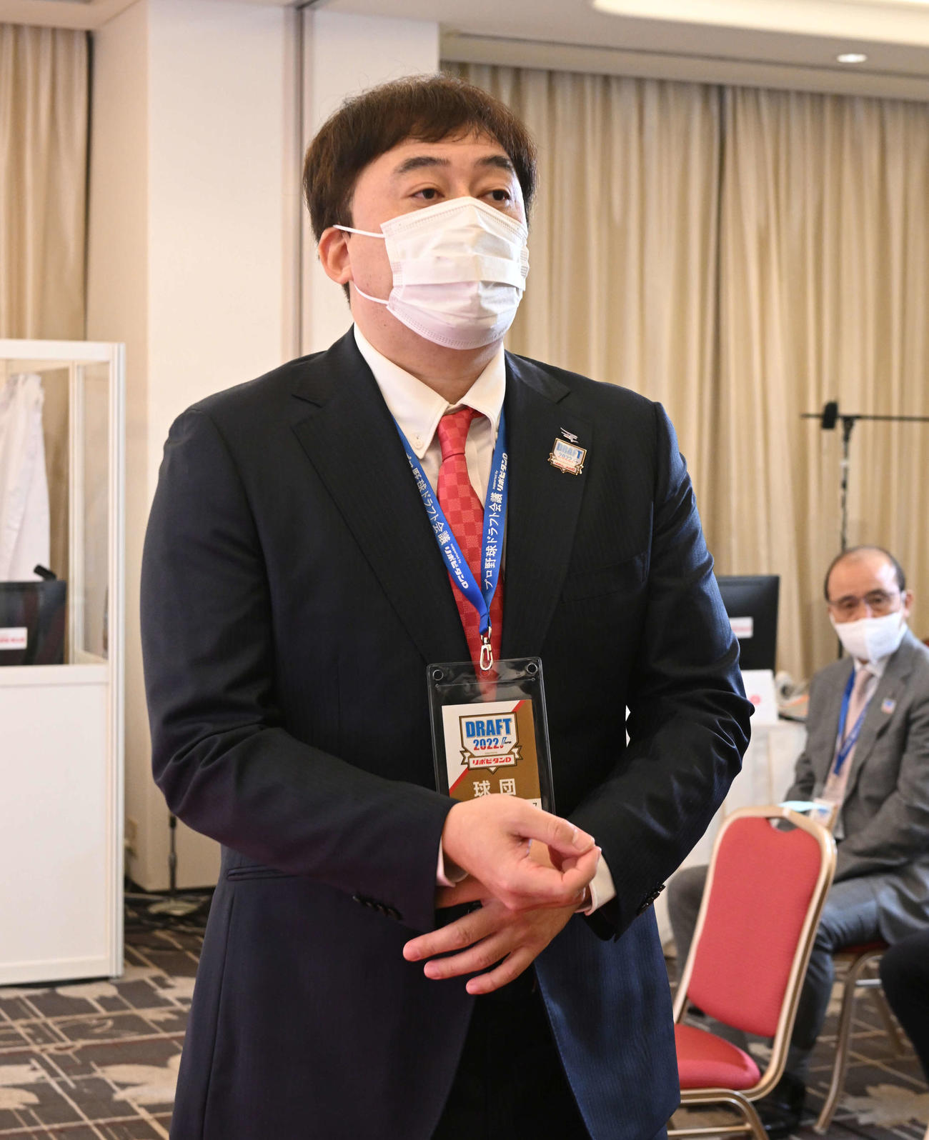 ドラフト会議に臨む楽天石井GM兼監督（代表撮影）