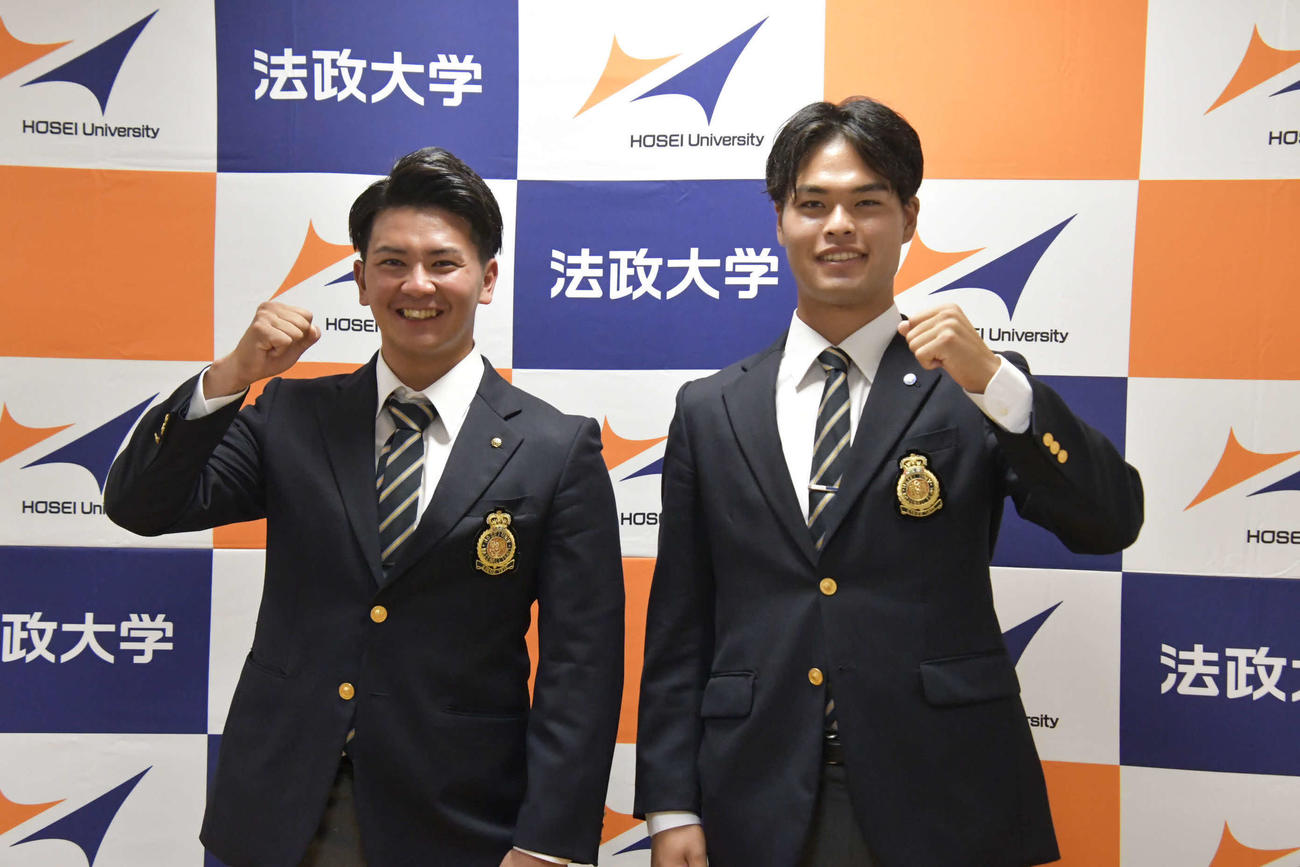 左からオリックス育成5位で指名された村上喬一朗捕手と西武育成4位で指名された是沢涼輔捕手（撮影・平山連）