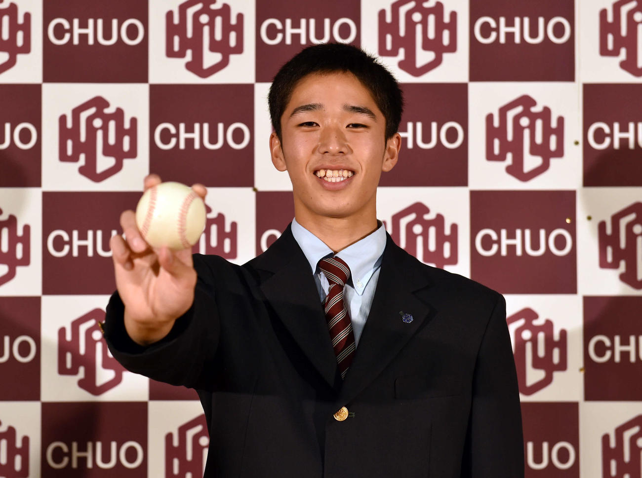 笑顔でオリックスでの活躍を誓った盛岡中央・斎藤