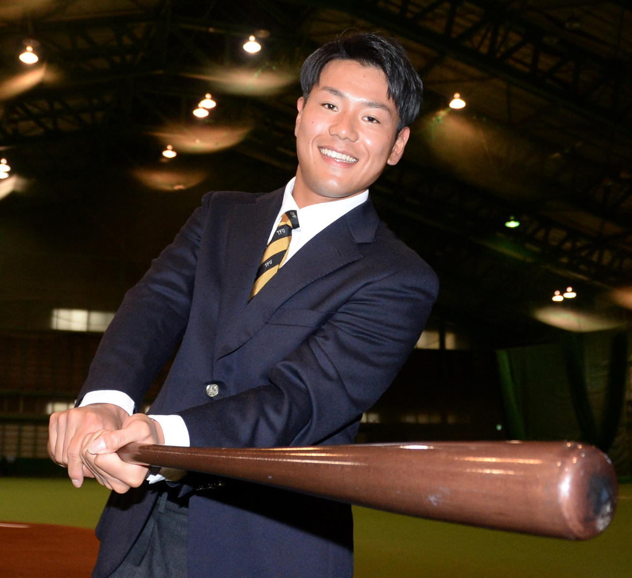 オリックス4位指名の東北福祉大・杉沢龍はバットを振って活躍を誓う（2022年10月20日）