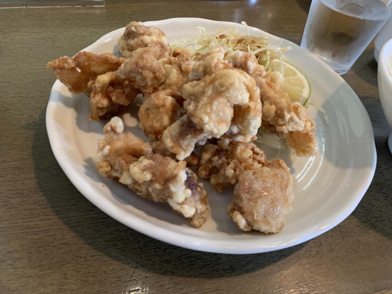 巨人ドラフト1位の高松商・浅野が通う中華料理屋「えびす屋」で、浅野が毎回注文するからあげ定食のからあげ（撮影・中野椋）