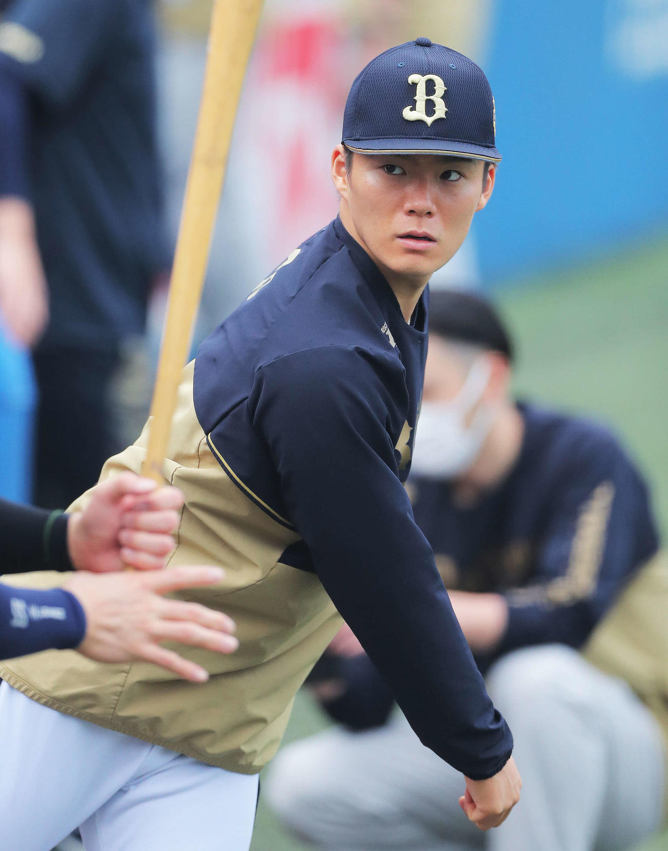 ヤクルト対オリックス　試合前、ウオーミングアップするオリックス山本（撮影・河田真司）