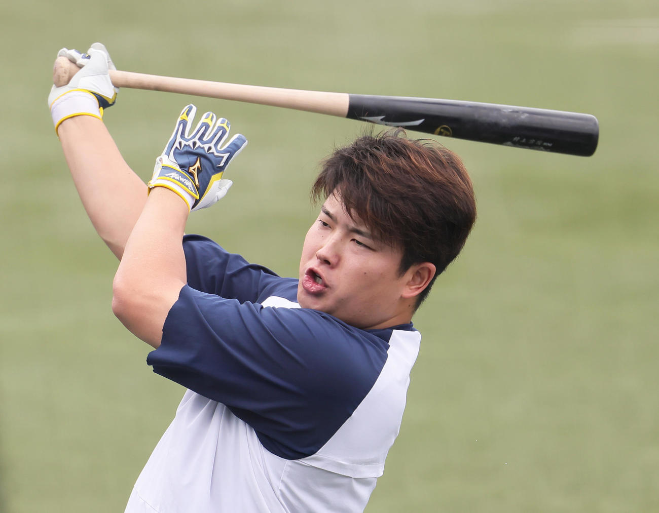試合前、打撃練習を行うヤクルト村上（撮影・足立雅史）