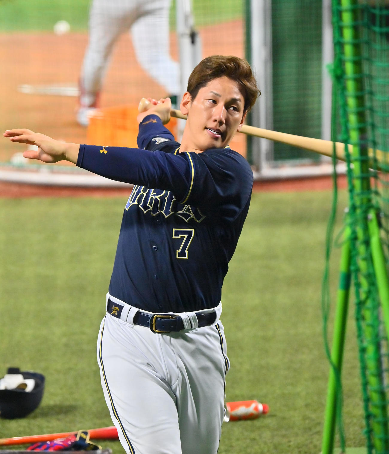 ティー打撃をするオリックス吉田正（撮影・和賀正仁）