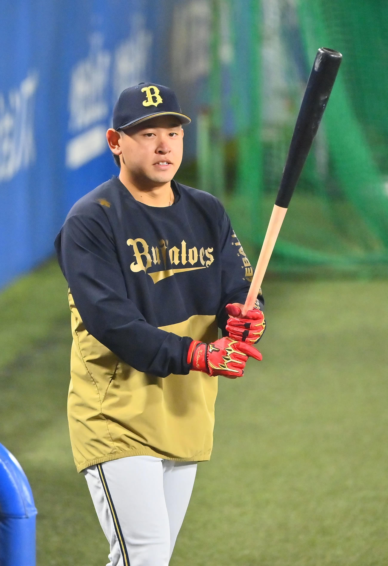バットを持ち打撃の準備をするオリックス宮城（撮影・和賀正仁）