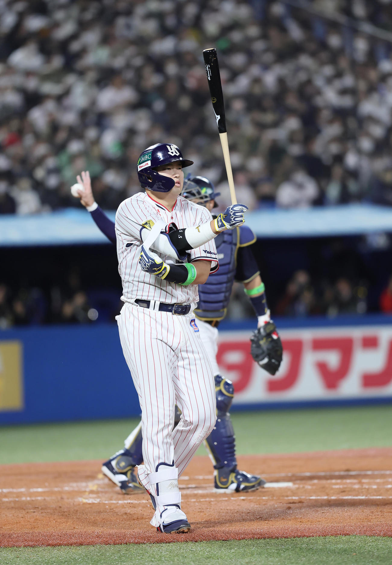 ヤクルト対オリックス1回裏ヤクルト2死二塁、四球で出塁する村上（撮影・足立雅史）