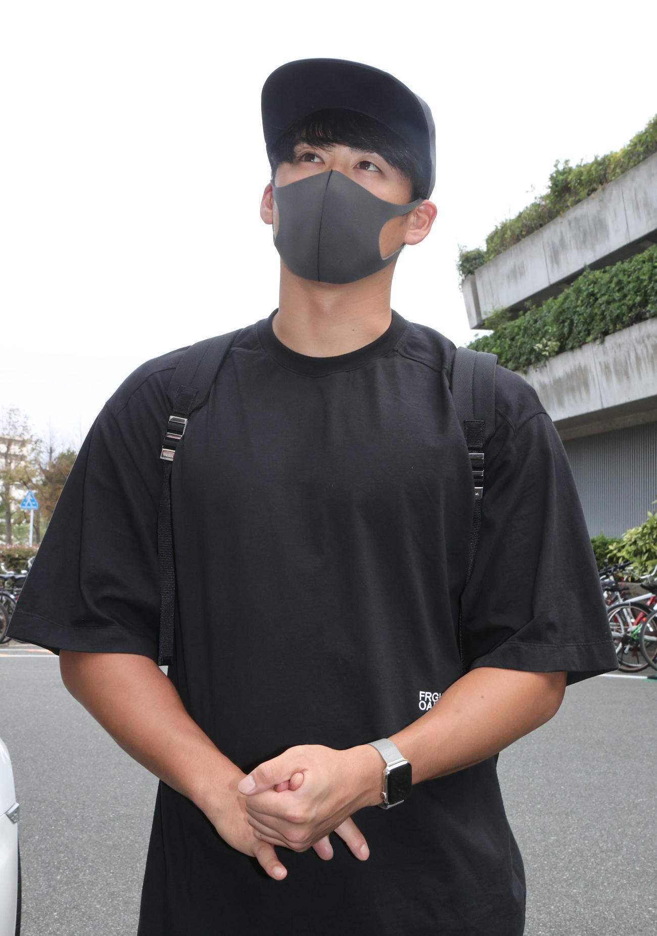 軽めのトレーニングを終えた板東湧梧は報道陣の質問に快く応じる（撮影・梅根麻紀）