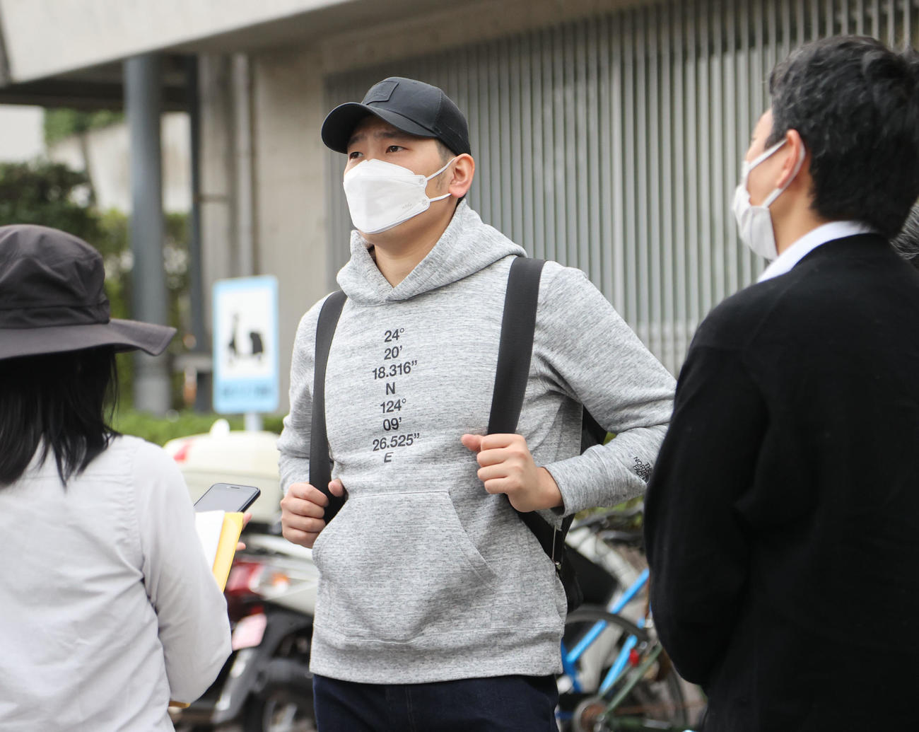 報道陣の質問に快く応じる石川柊太（撮影・梅根麻紀）
