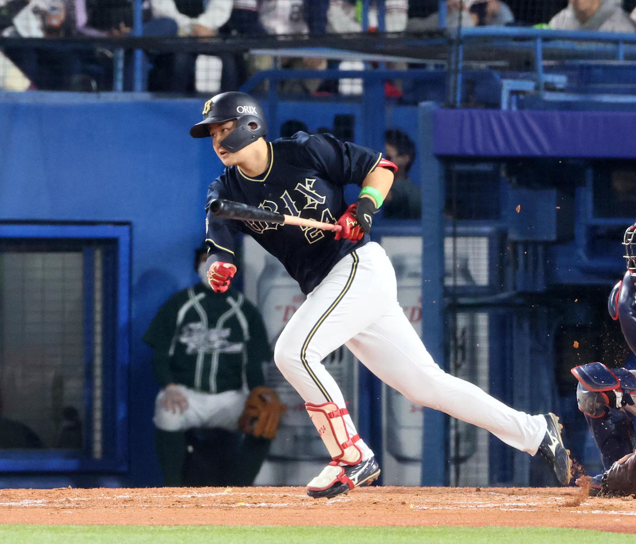 ヤクルト対オリックス　2回表オリックス1死満塁、紅林は右前適時打を放つ（撮影・加藤哉）
