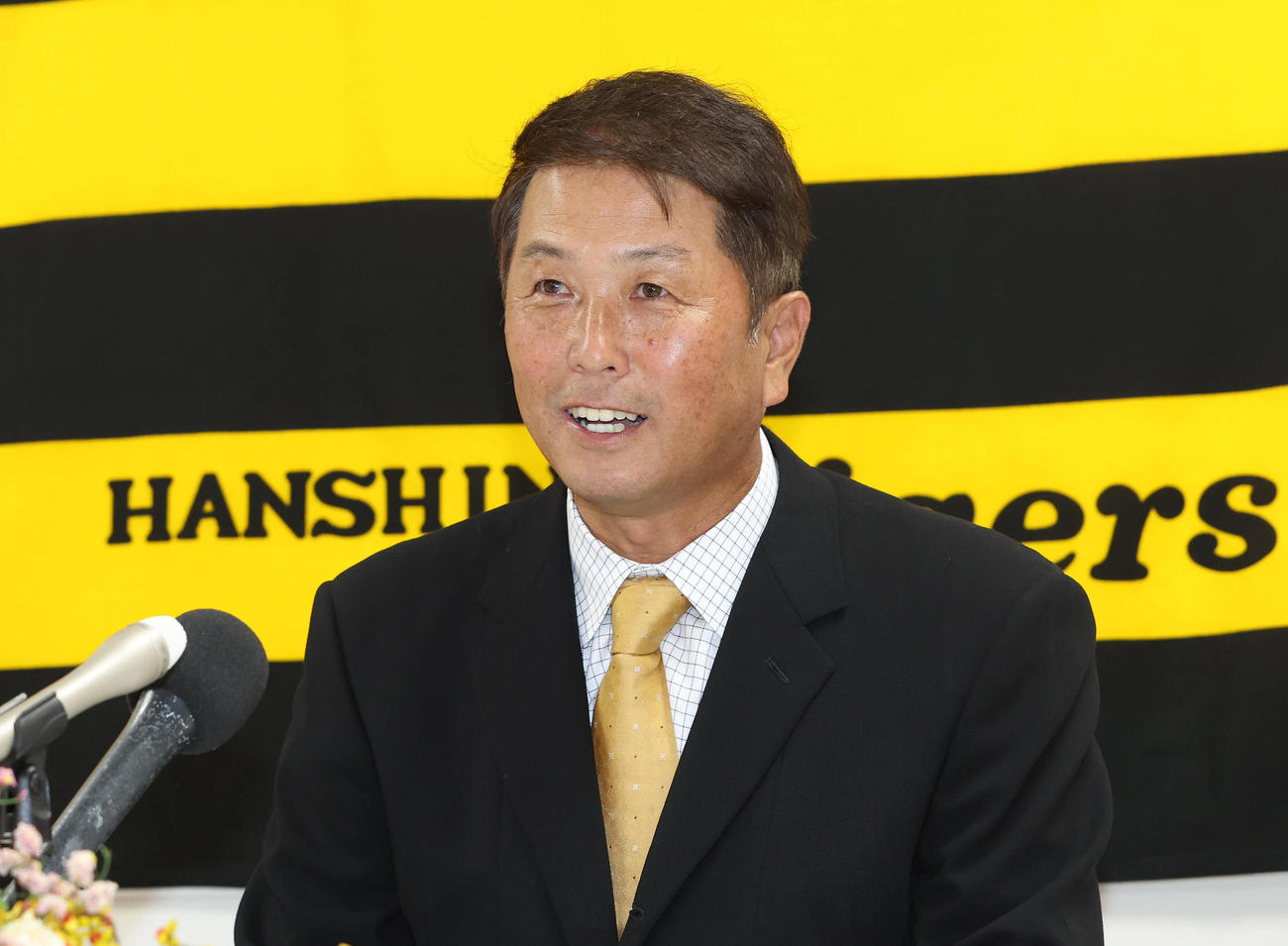 就任会見で抱負を語る水口1軍打撃コーチ（代表撮影）