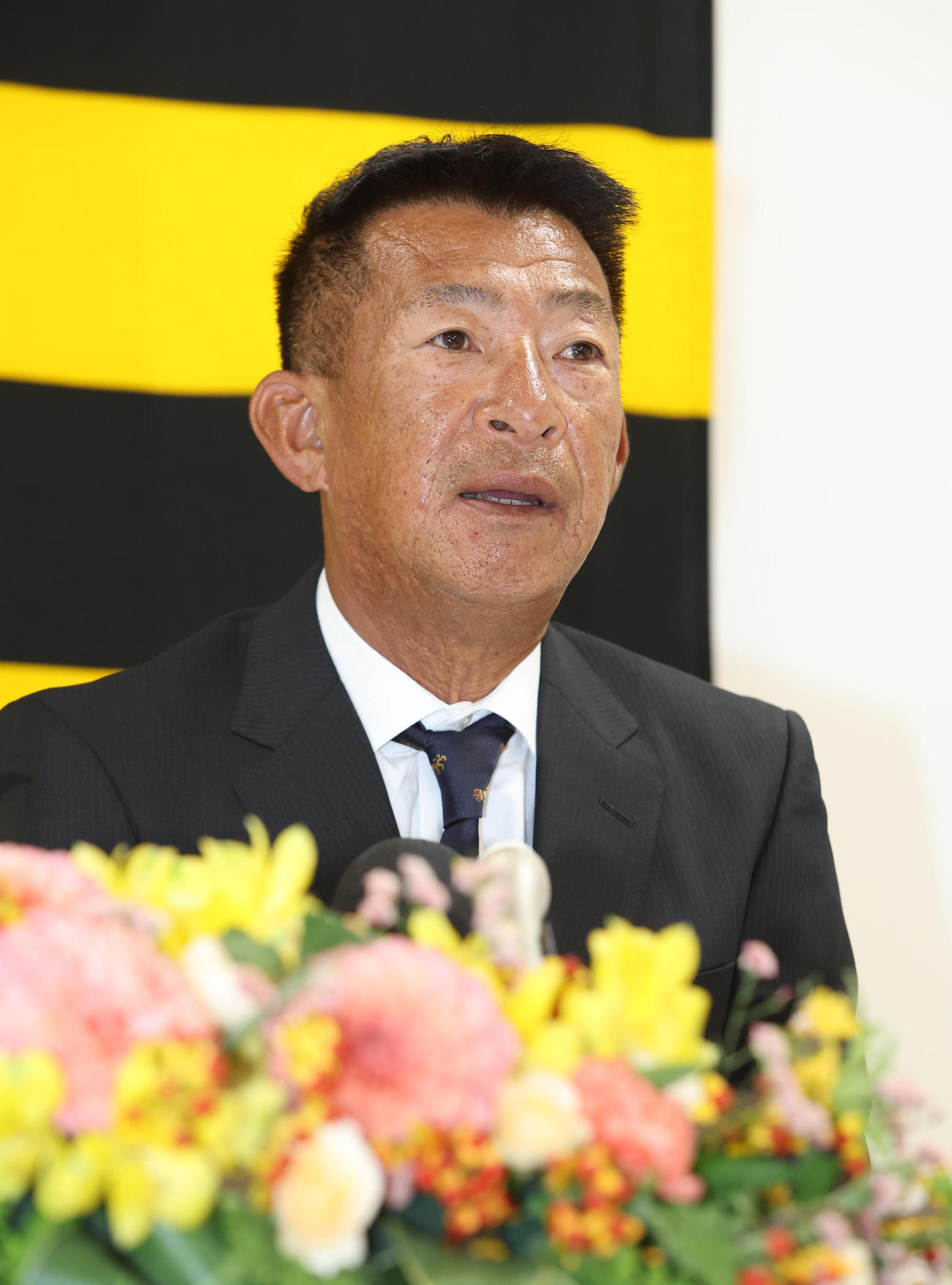 就任会見で抱負を語る馬場1軍内野守備走塁コーチ（代表撮影）