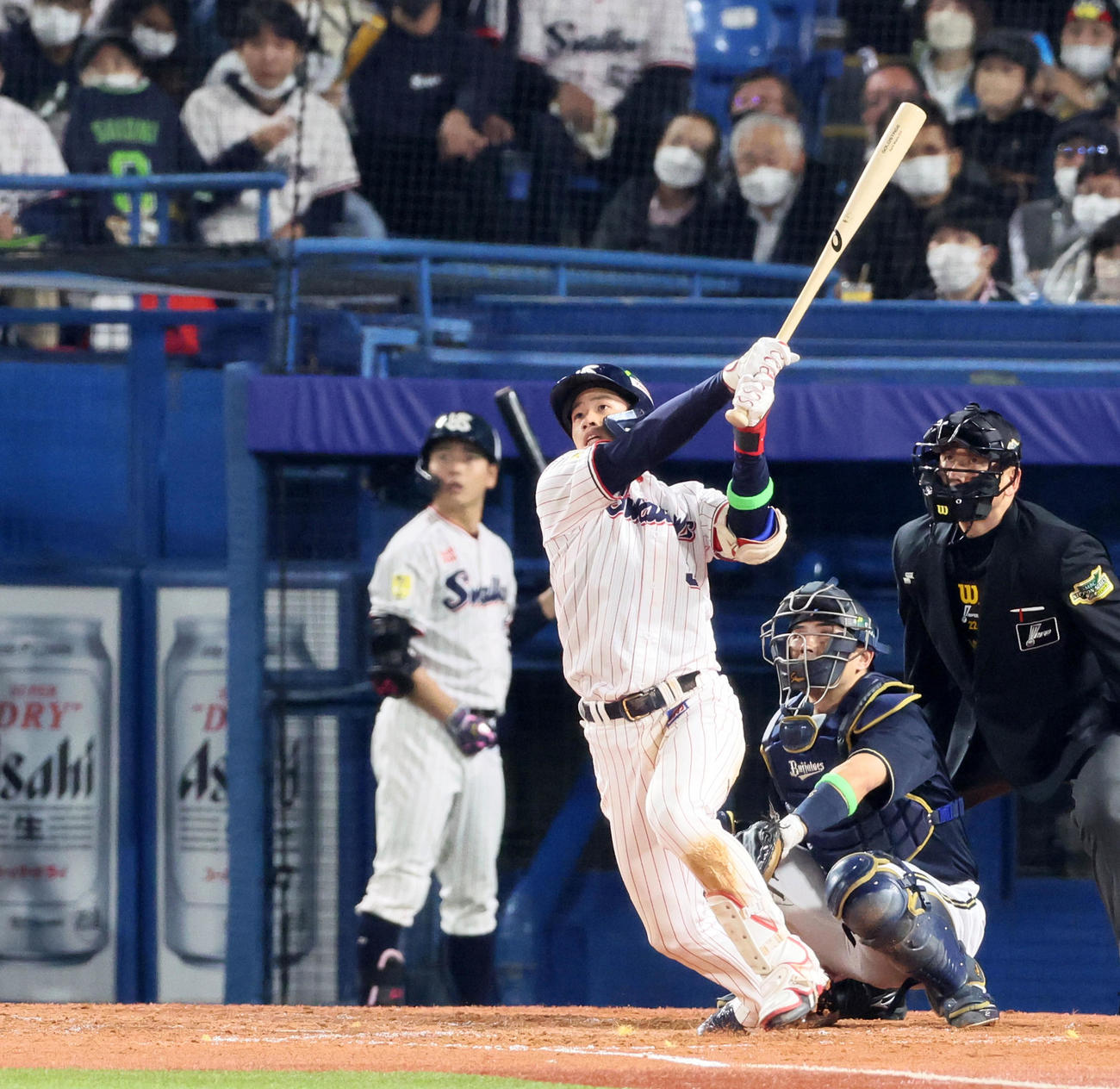 ヤクルト対オリックス　3回裏ヤクルト無死、塩見は中越えソロ本塁打を放ち勝ち越しに成功（撮影・加藤哉）