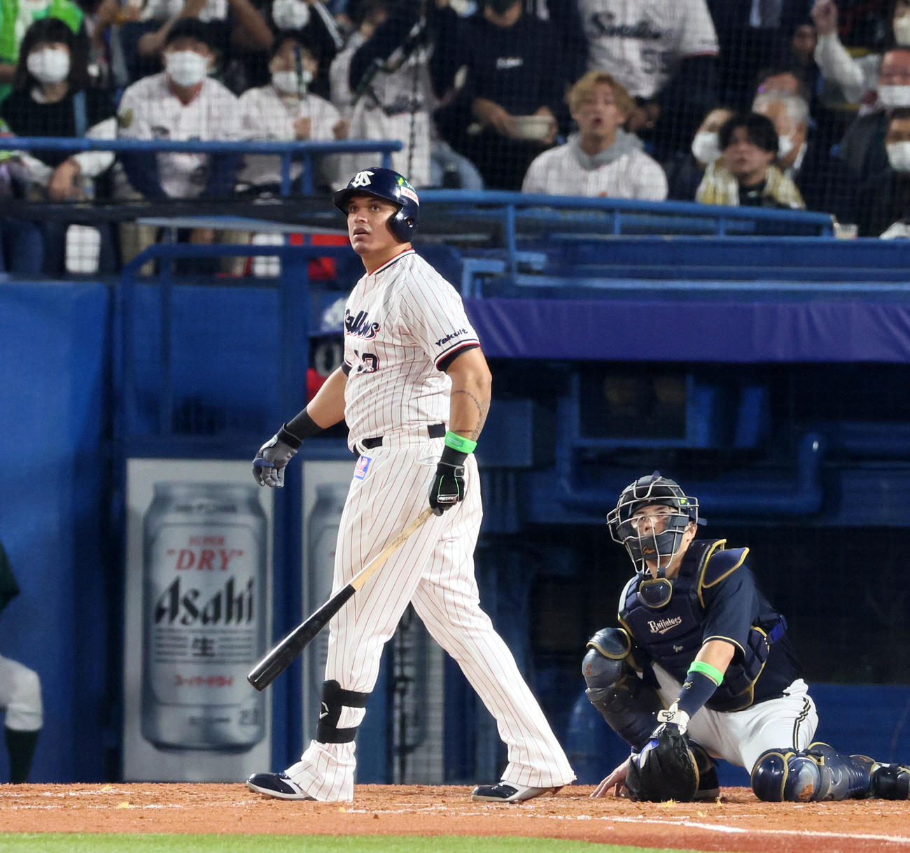 ヤクルト対オリックス　4回裏ヤクルト無死、オスナは左越えソロ本塁打を放つ（撮影・加藤哉）
