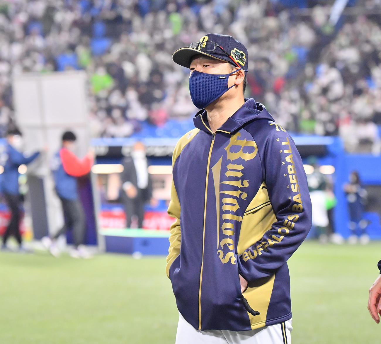 ヤクルト対オリックス　ヤクルトに敗れ、引き揚げるオリックス中嶋監督（撮影・和賀正仁）