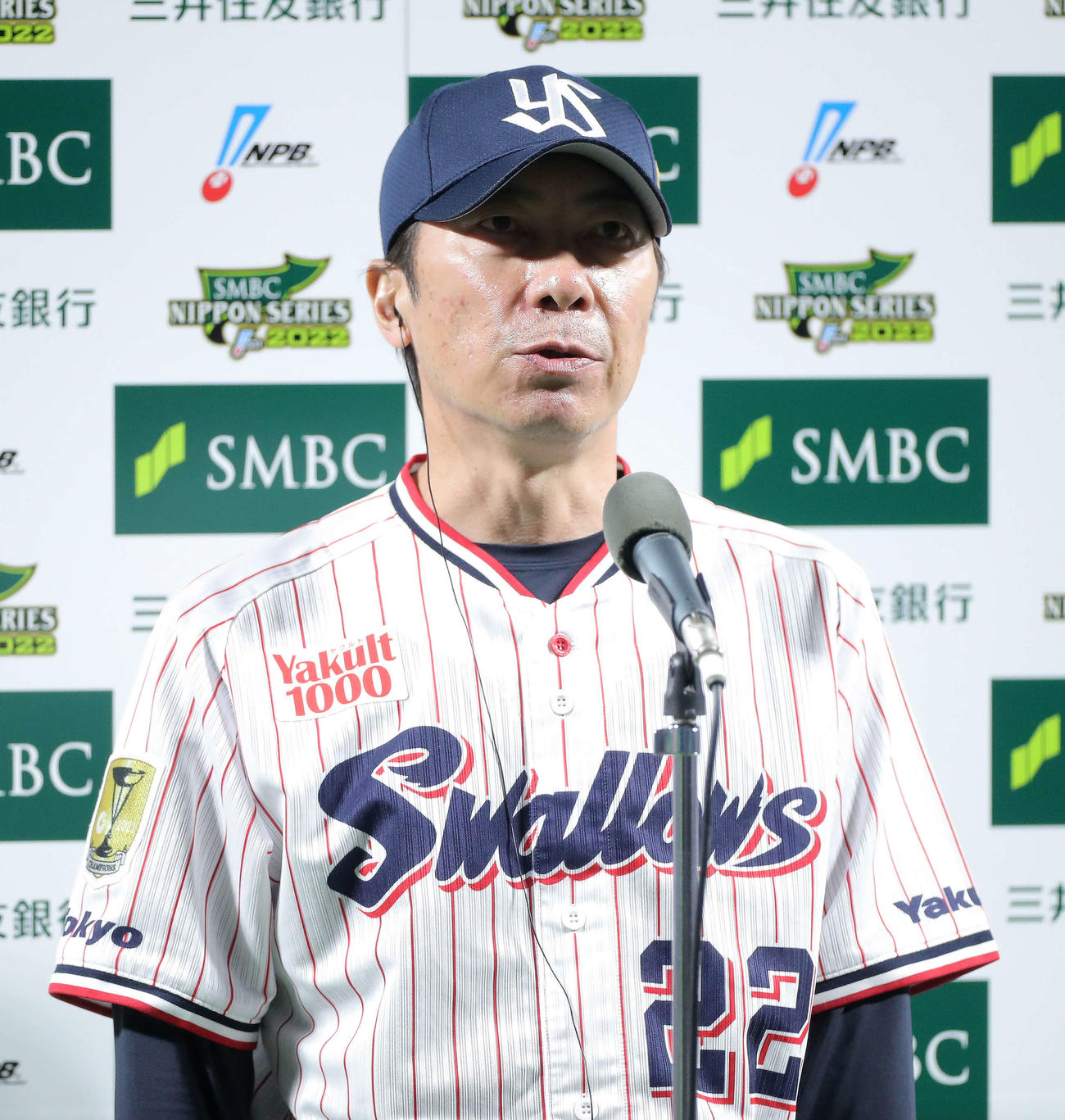 ヤクルト対オリックス　オリックスに勝利し、勝利インタビューに答える高津監督（撮影・河田真司）