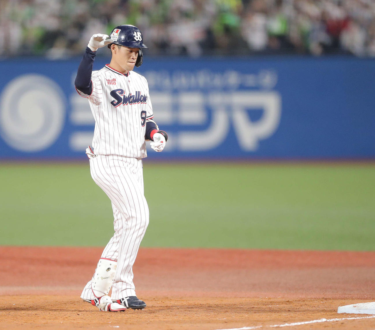 ヤクルト対オリックス　3回裏ヤクルト無死、中前打で出塁する塩見（撮影・河田真司）
