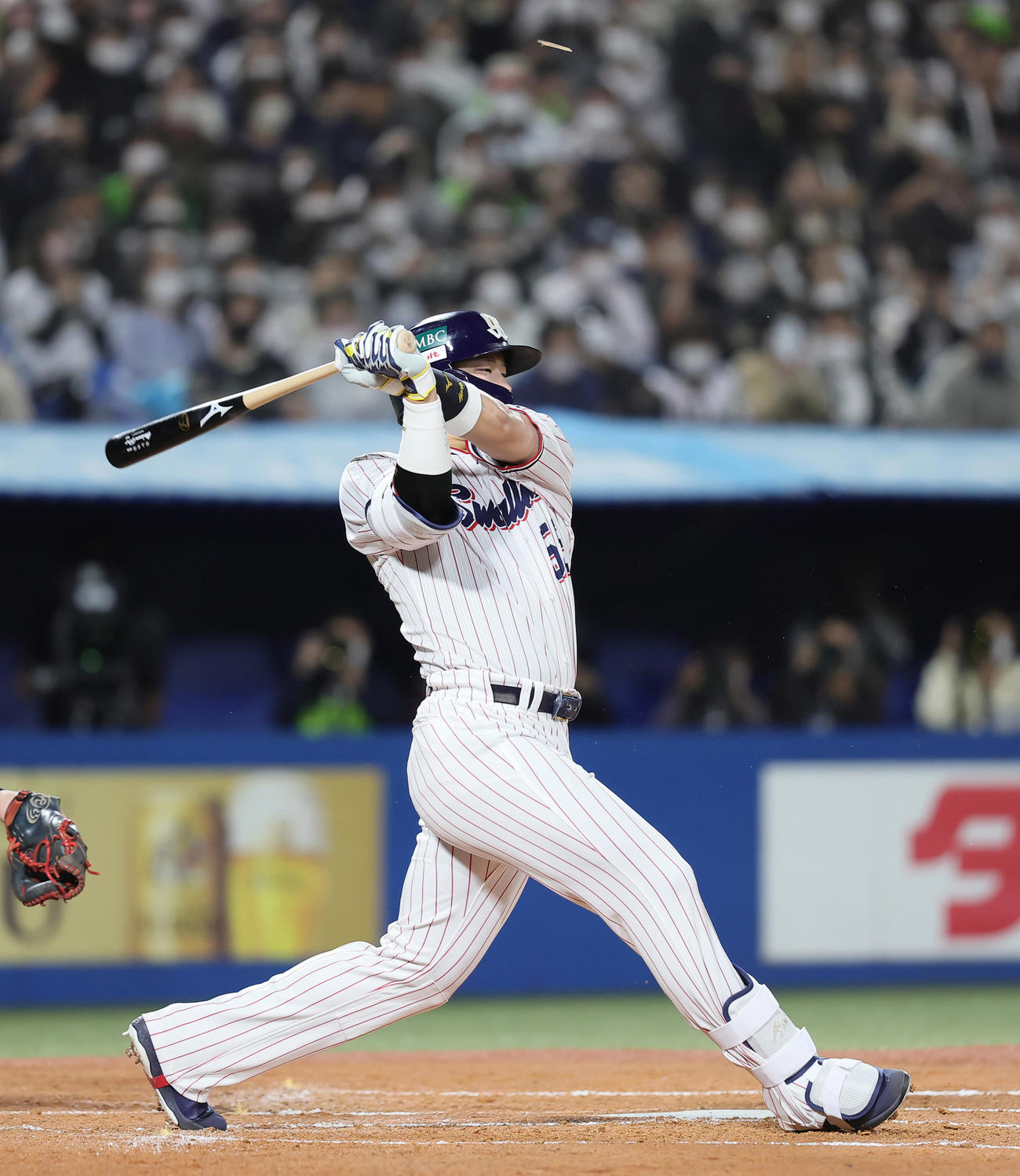 ヤクルト対オリックス　1回裏ヤクルト2死一塁、二ゴロに倒れた村上（撮影・足立雅史）