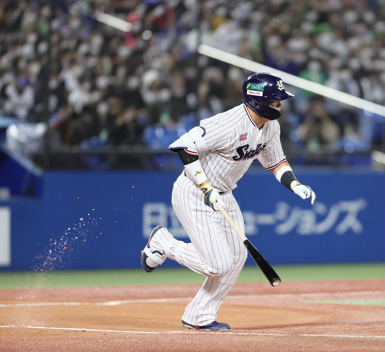 ヤクルト対オリックス　1回裏ヤクルト2死一塁、二ゴロに倒れた村上（撮影・足立雅史）
