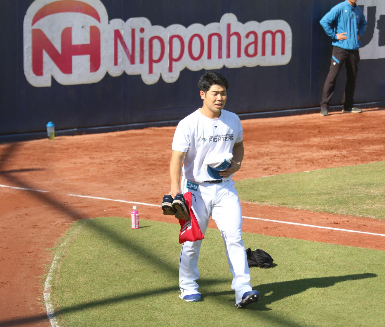 千葉・鎌ケ谷の球団施設で練習した日本ハム近藤（撮影・木下大輔）