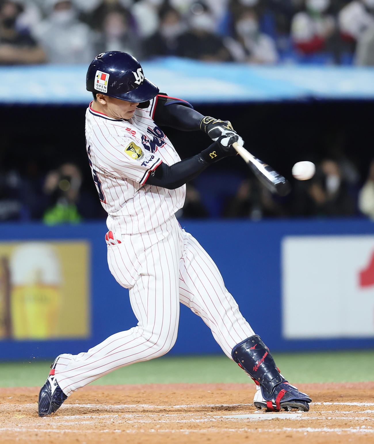 ヤクルト対オリックス　9回裏ヤクルト無死一、二塁、代打内山壮は同点の3点本塁打を放つ（撮影・足立雅史）