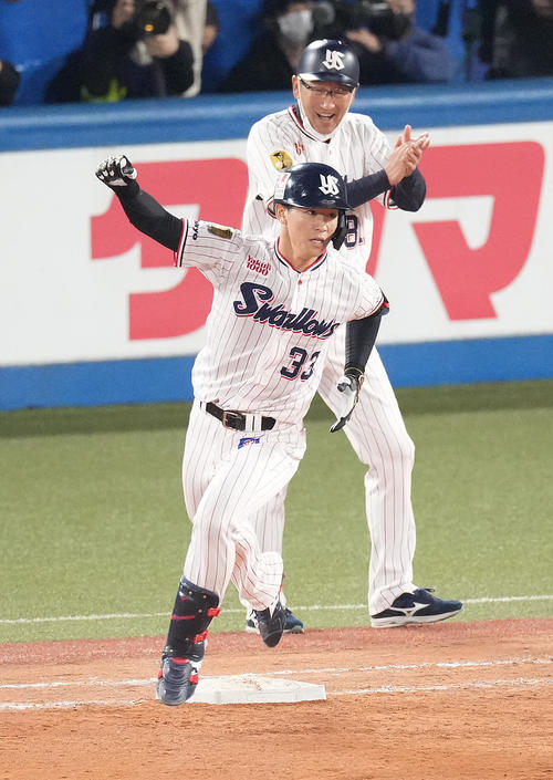 【ヤクルト】劣勢から延長12回ドロー 内山壮真が同点3ラン リリーフ陣6回以降6人0封継投 - プロ野球 : 日刊スポーツ