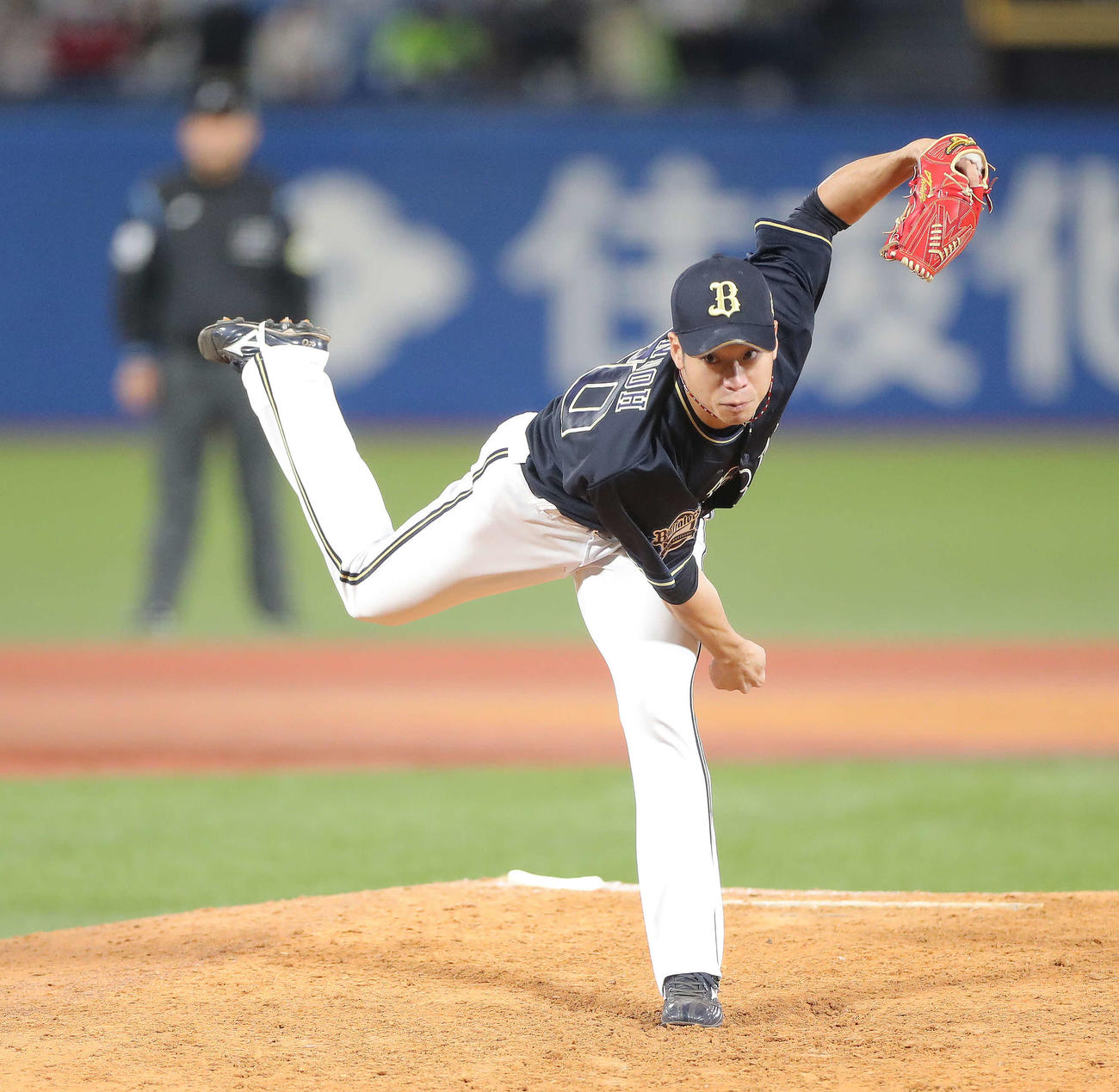 ヤクルト対オリックス　12回裏、オリックス8番手で登板する近藤（撮影・河田真司）