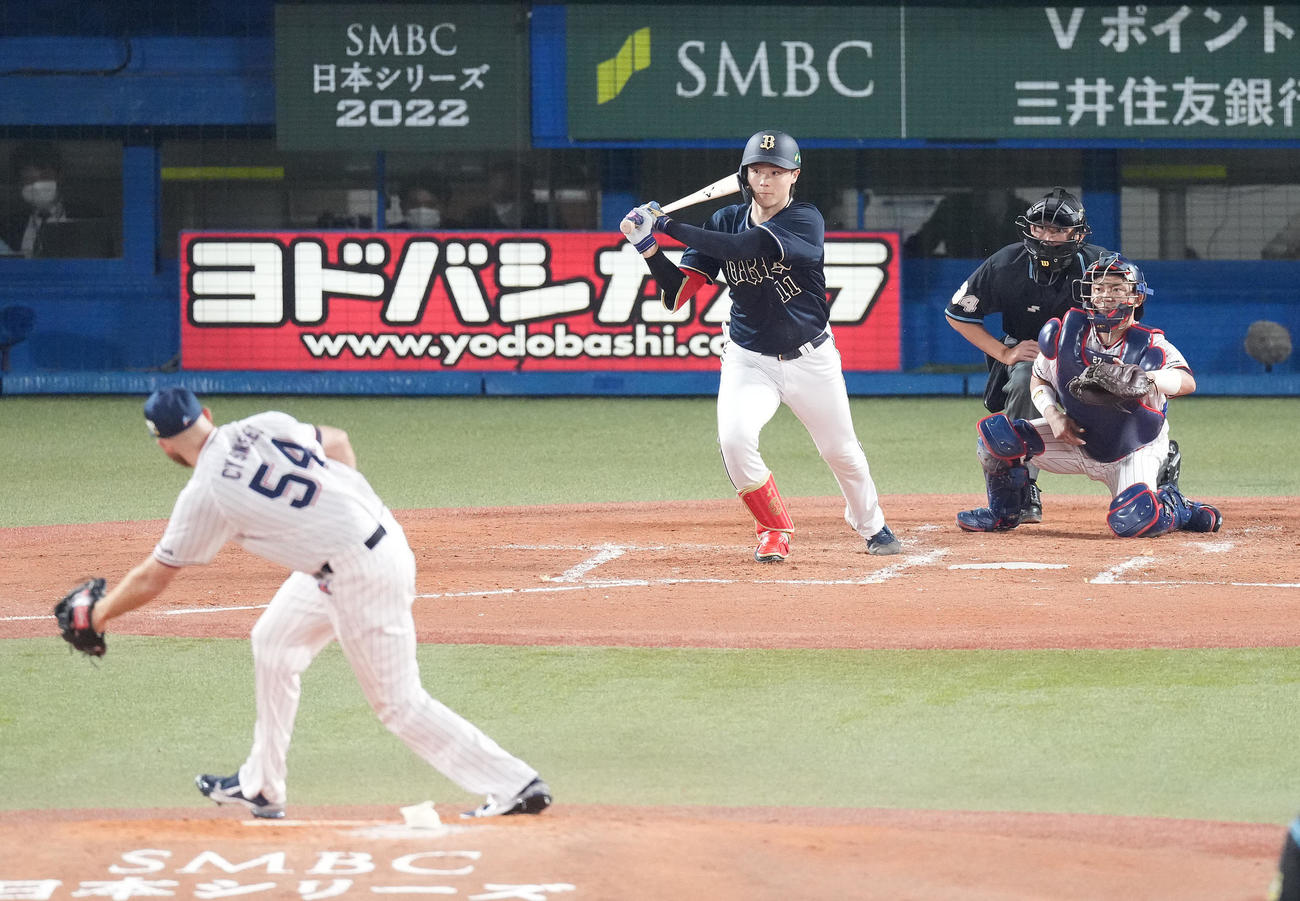 3回表オリックス1死三塁、山崎福也に先制右前適時打を浴びるサイスニード（撮影・鈴木みどり）