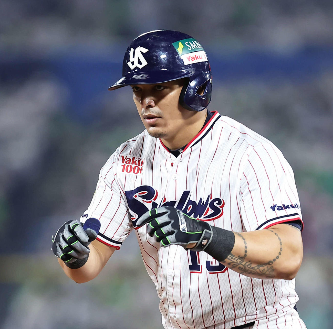 6回裏ヤクルト1死、右前打を放ったオスナ（撮影・足立雅史）