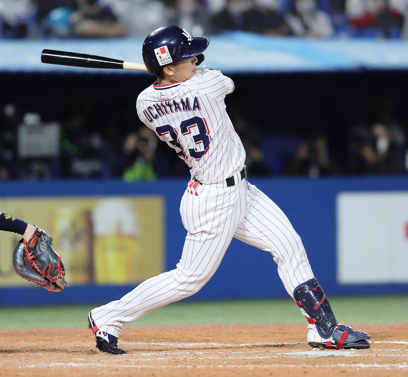 ヤクルト対オリックス　9回裏ヤクルト無死一、二塁、代打内山壮は同点の3点本塁打を放つ（撮影・足立雅史）